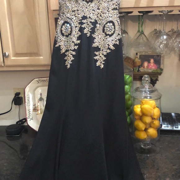 Black size 2 altered gown - Picture 2 of 7